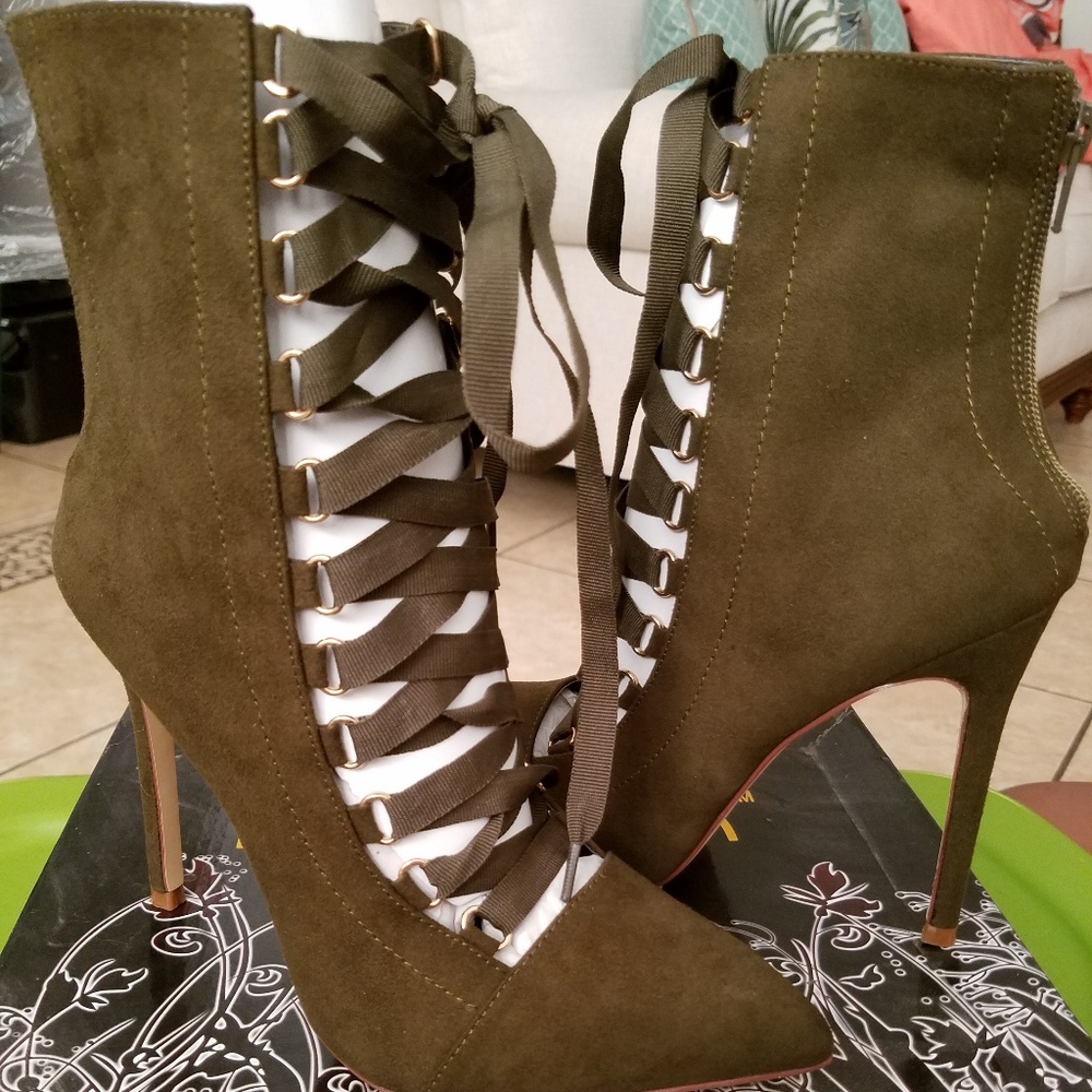 Brand new ladies boots heels